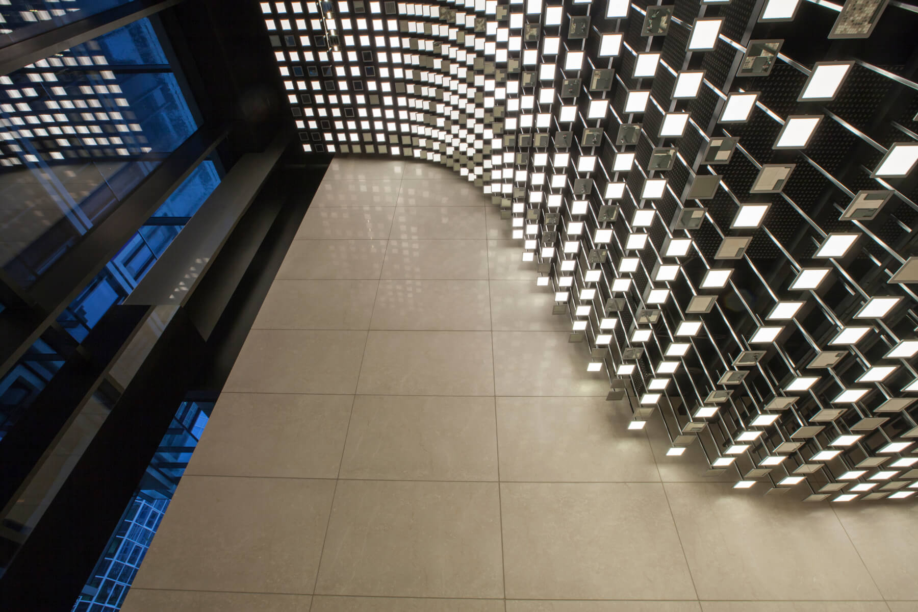 OLED lighting installation in the lobby at Neue Mainzer Straße 80 in Frankfurt