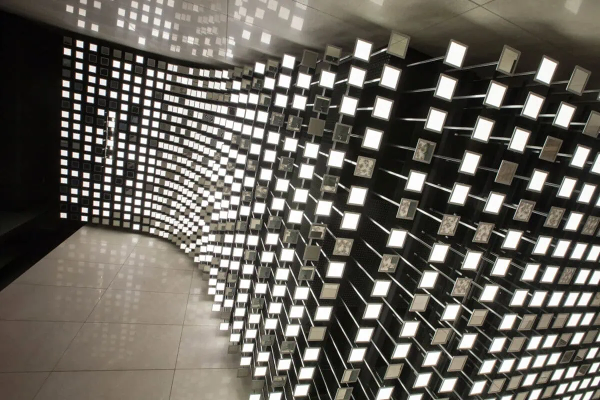 OLED lighting installation in the lobby at Neue Mainzer Straße 80 in Frankfurt