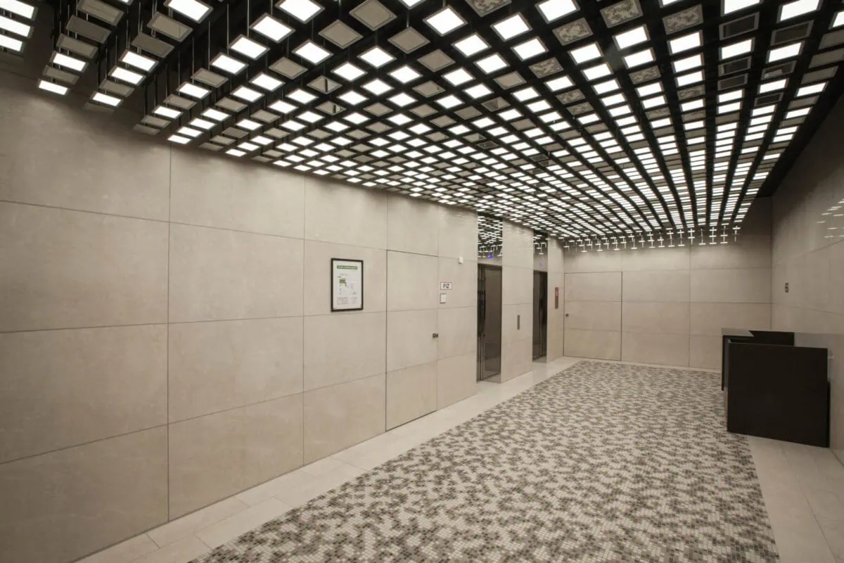 OLED lighting installation in the lobby at Neue Mainzer Straße 80 in Frankfurt