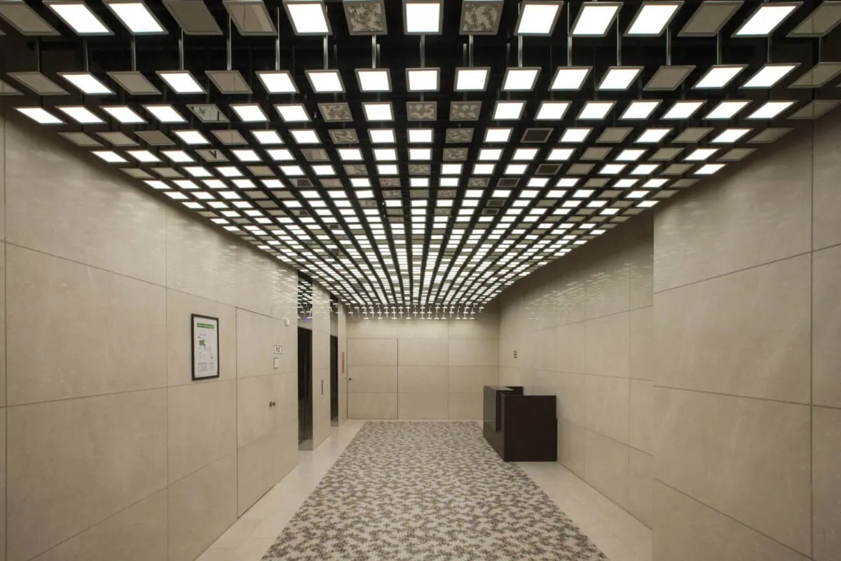 OLED lighting installation in the lobby at Neue Mainzer Straße 80 in Frankfurt