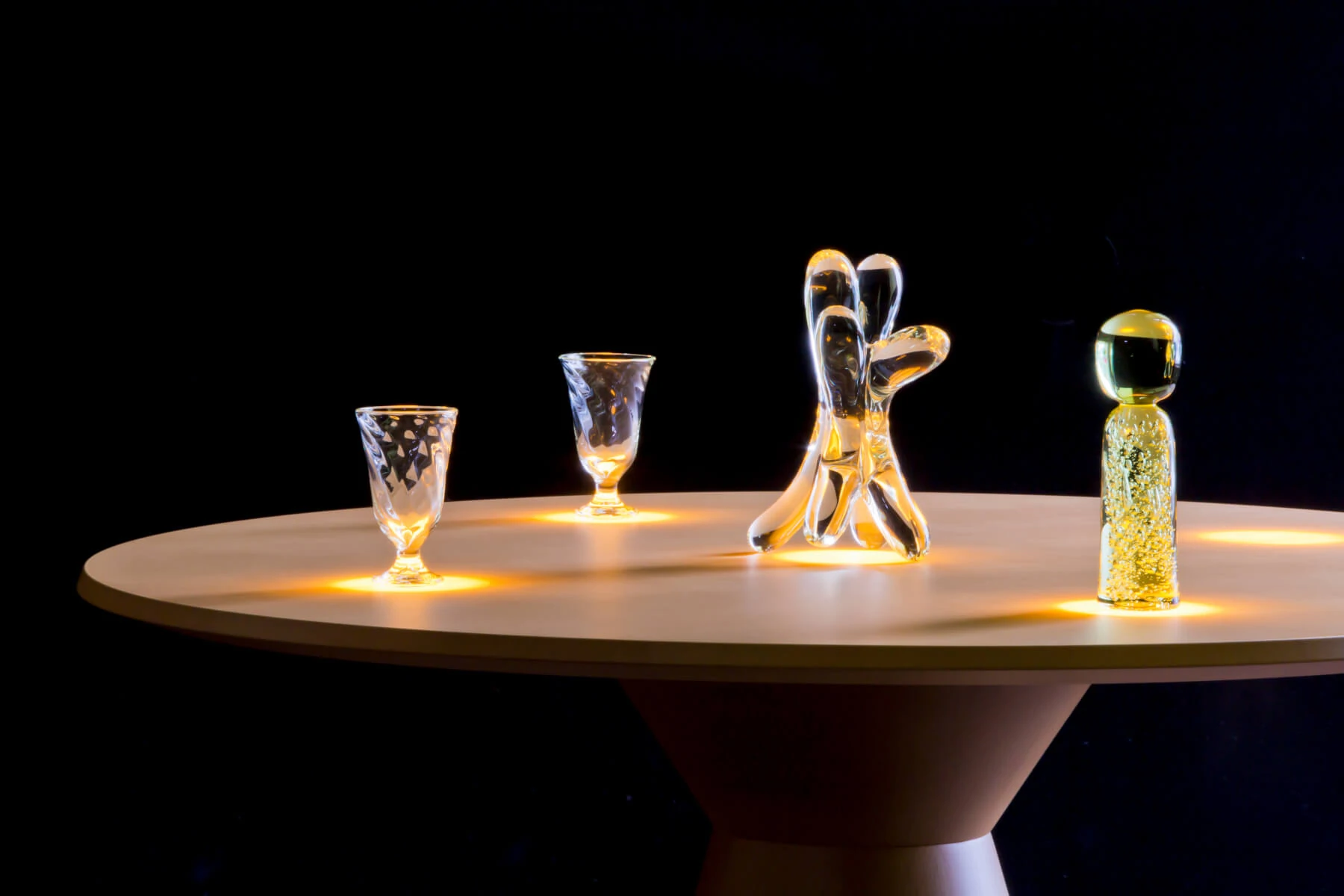 Table with integrated OLED lighting panels