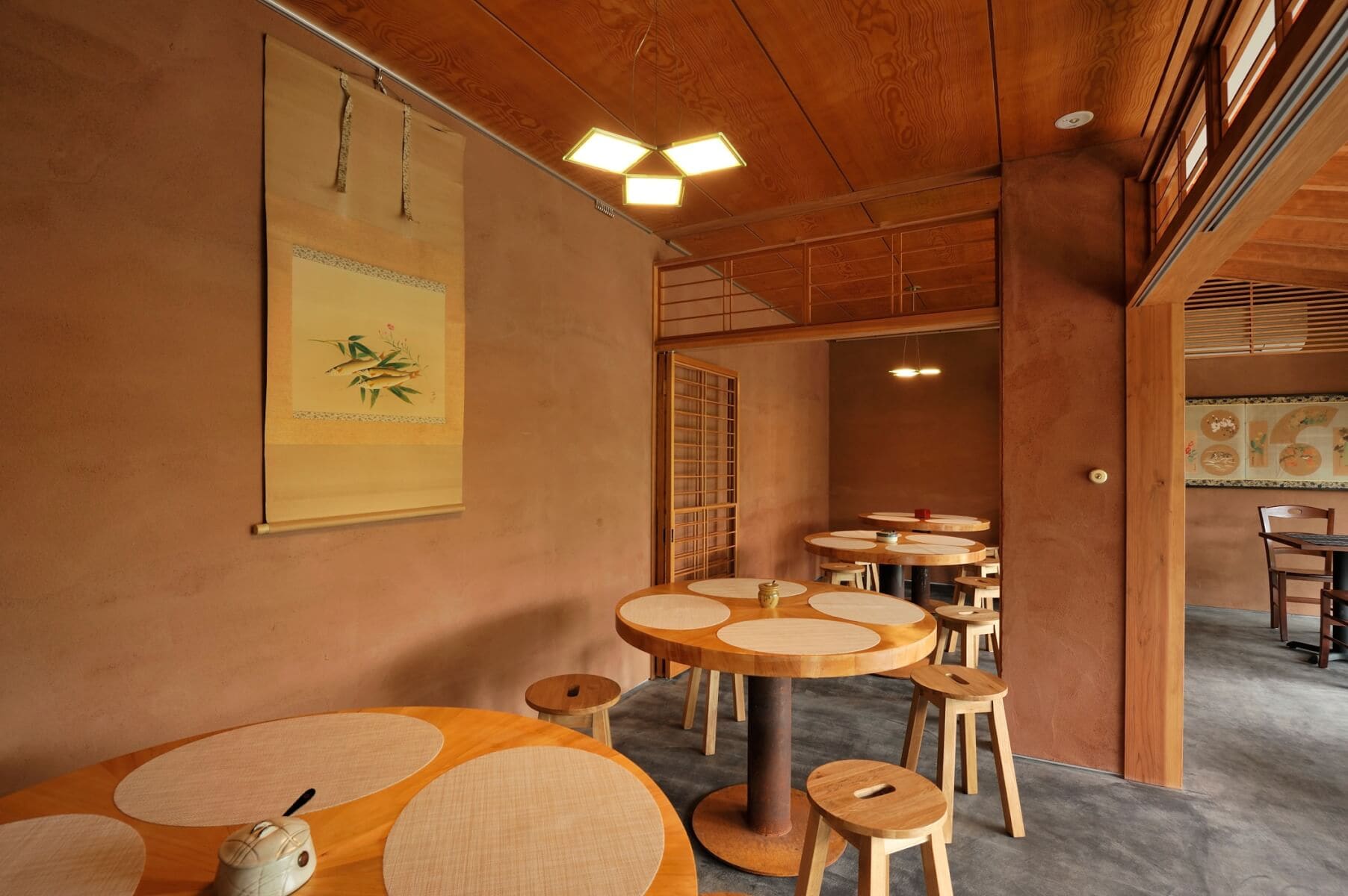 Garden café Nishiki in Yamagata with pendant OLED luminaire Floating x 3wings above the table