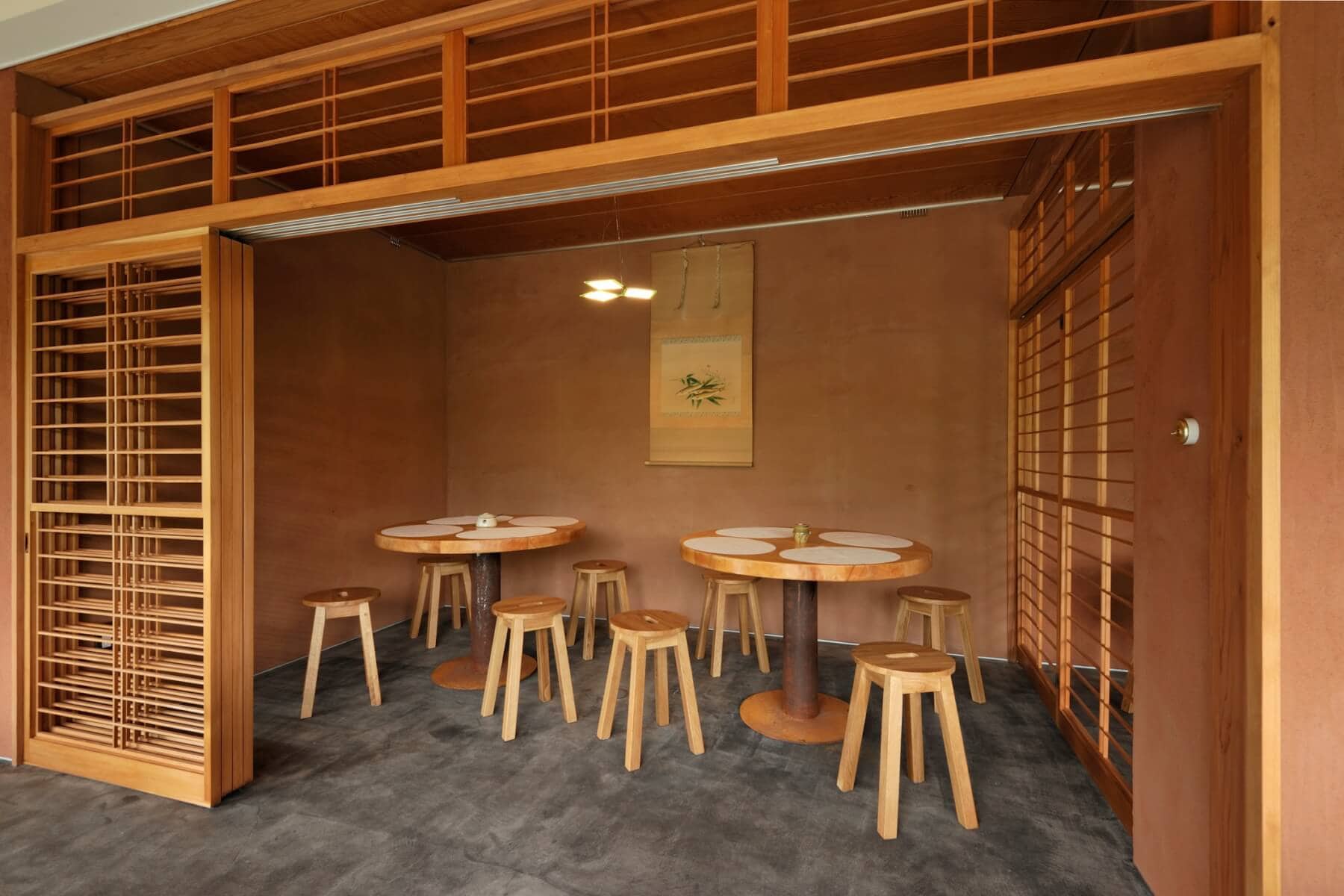Garden café Nishiki in Yamagata with pendant OLED luminaire Floating x 3wings above the table