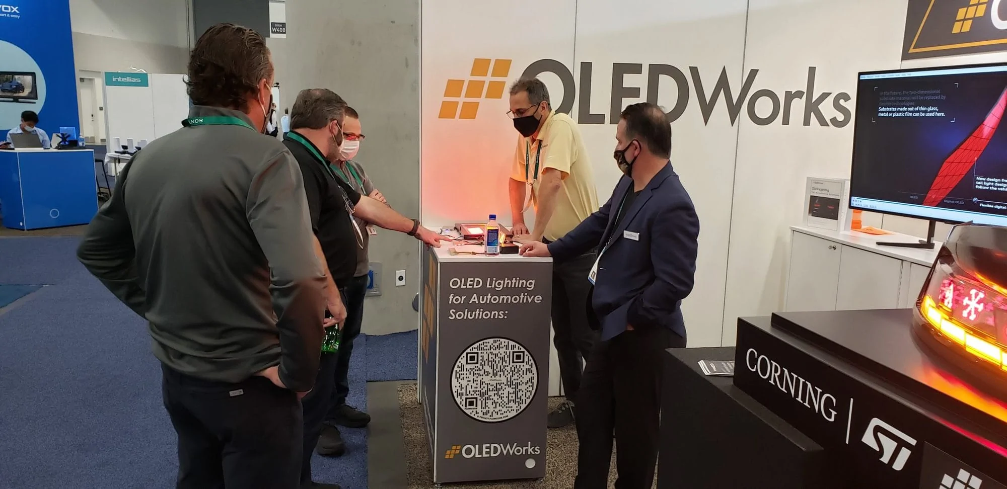 Visitors at OLEDWorks CES booth | OLEDWorks